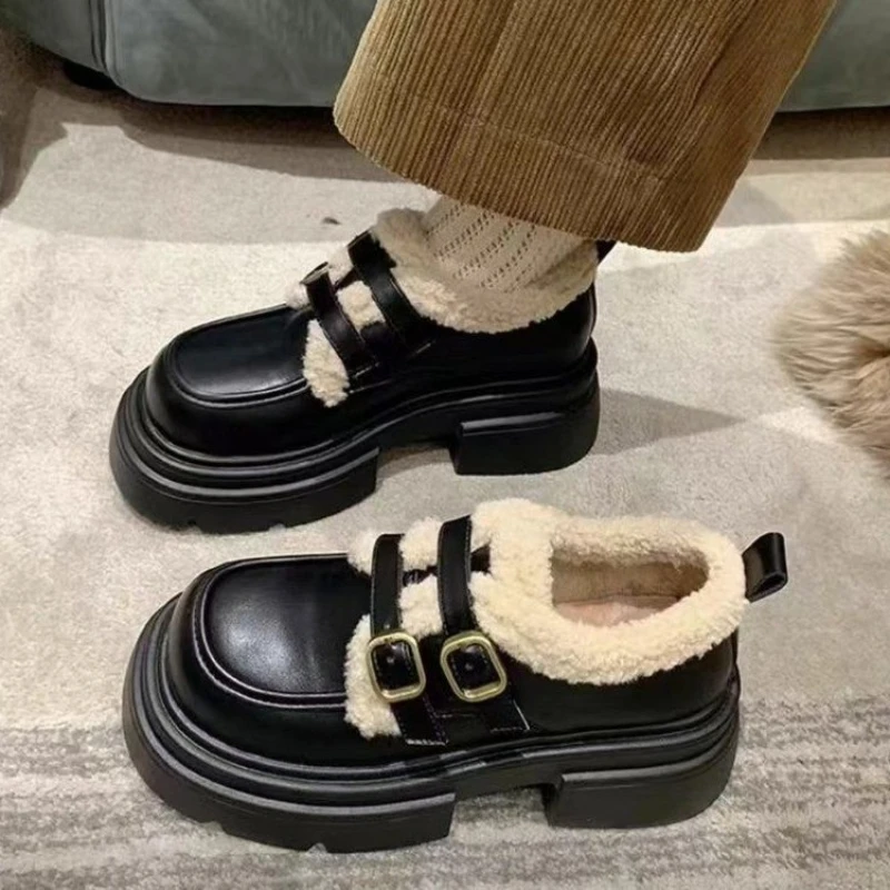 Sewing Cotton - Petites chaussures d'hiver en cuir de
