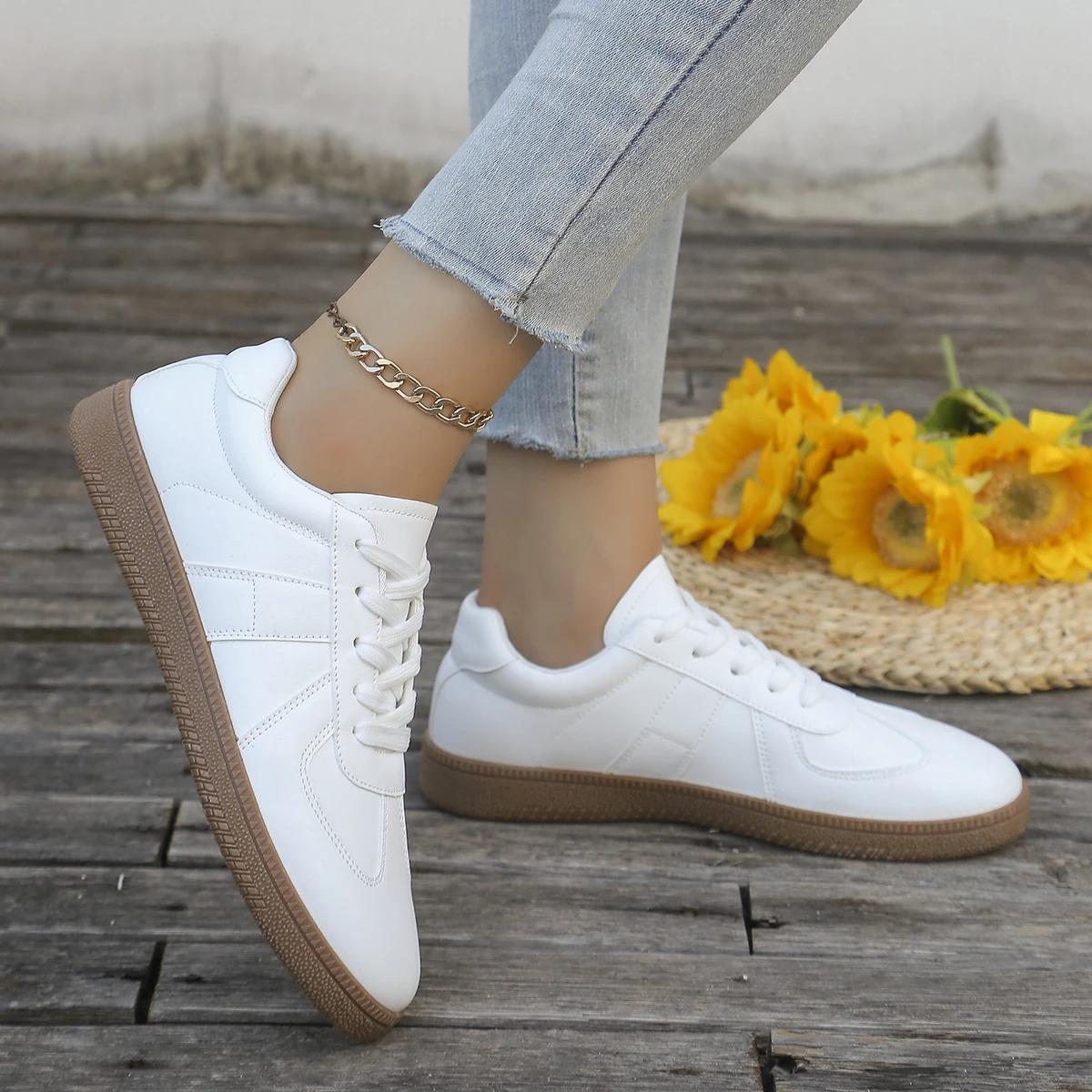 Chaussures de sport blanches d - Sewing Garment avis et prix